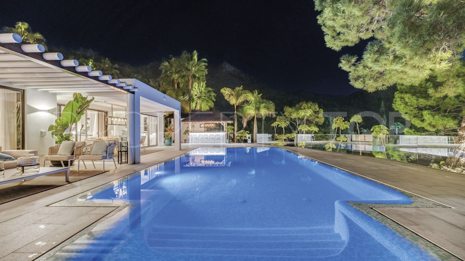 5 bedrooms villa for sale in Cascada de Camojan