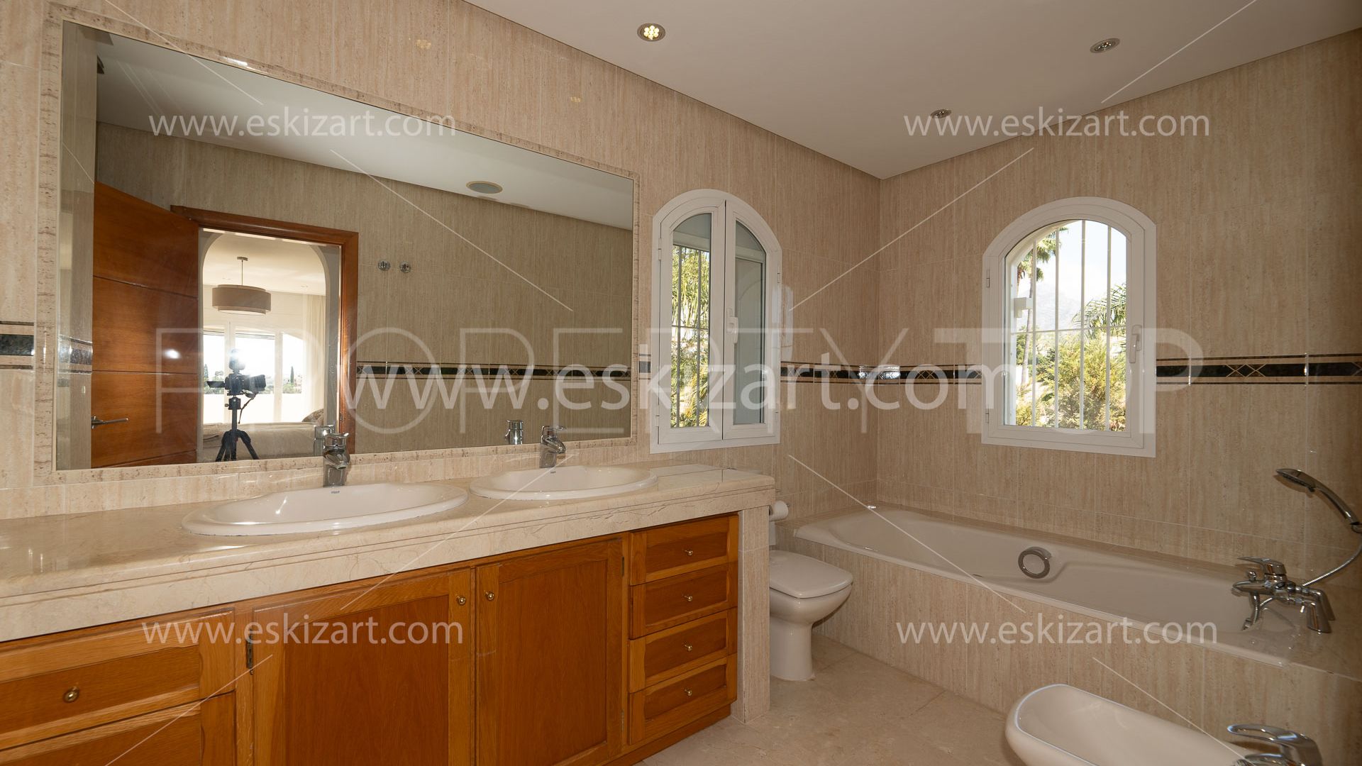 Buy villa in Los Naranjos Golf