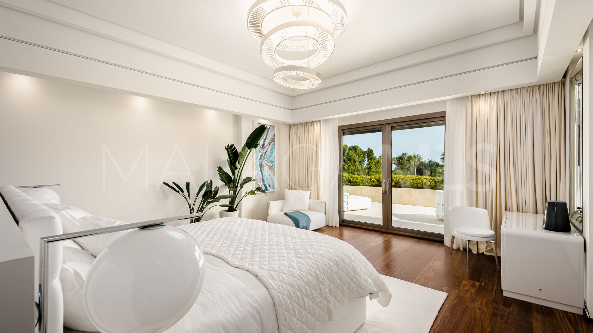 Buy villa in La Quinta de Sierra Blanca with 7 bedrooms