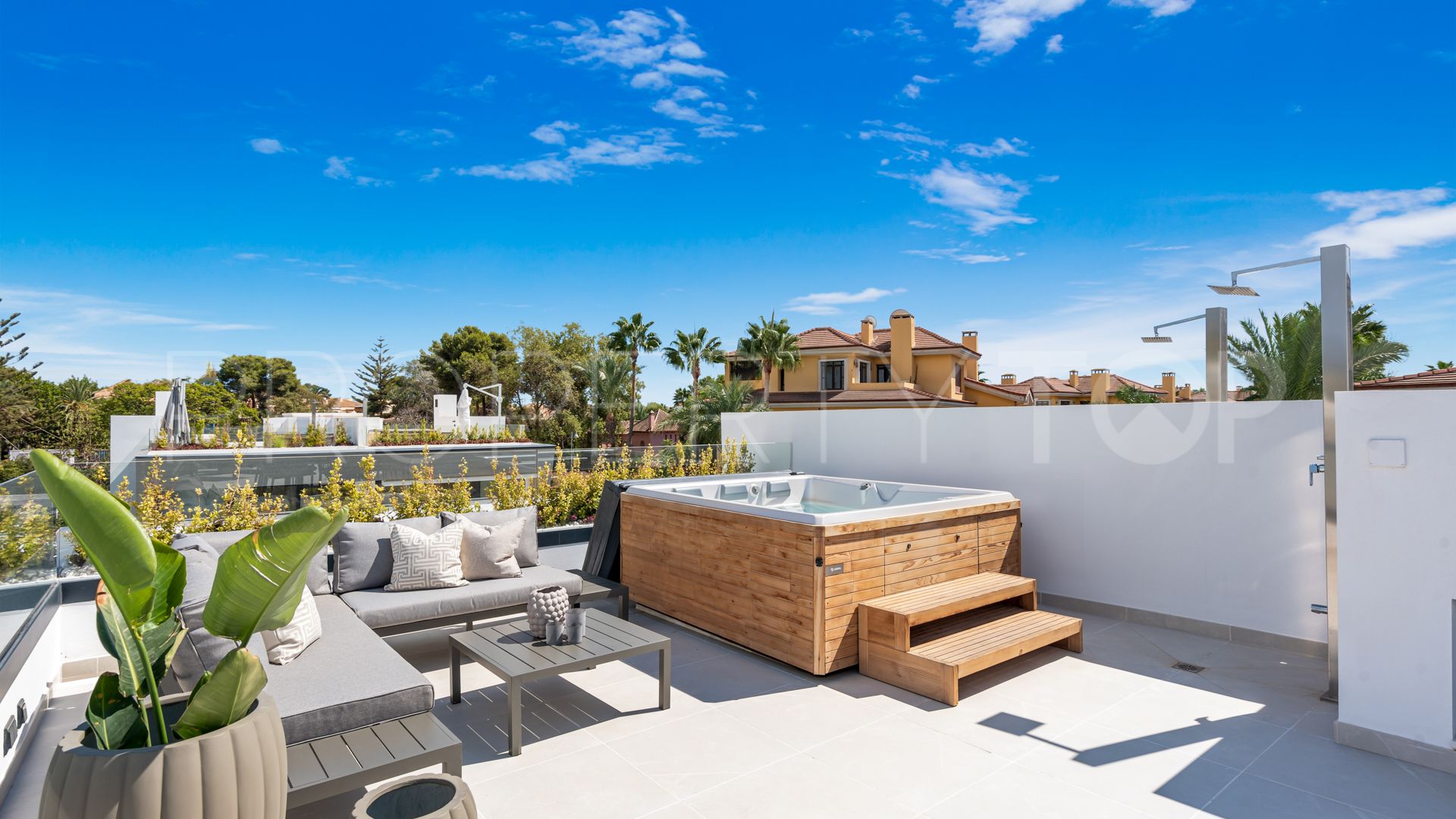 For sale 5 bedrooms semi detached villa in Marbella - Puerto Banus
