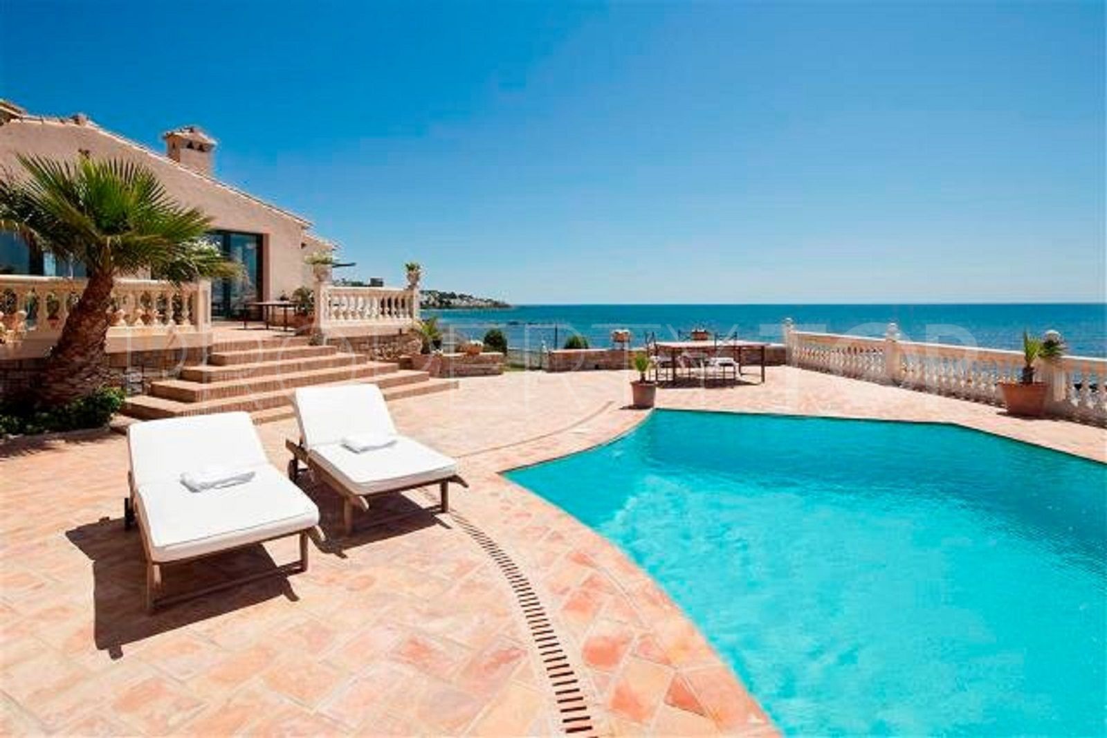 Villas with terrace for sale in Calahonda Playa, Mijas Costa