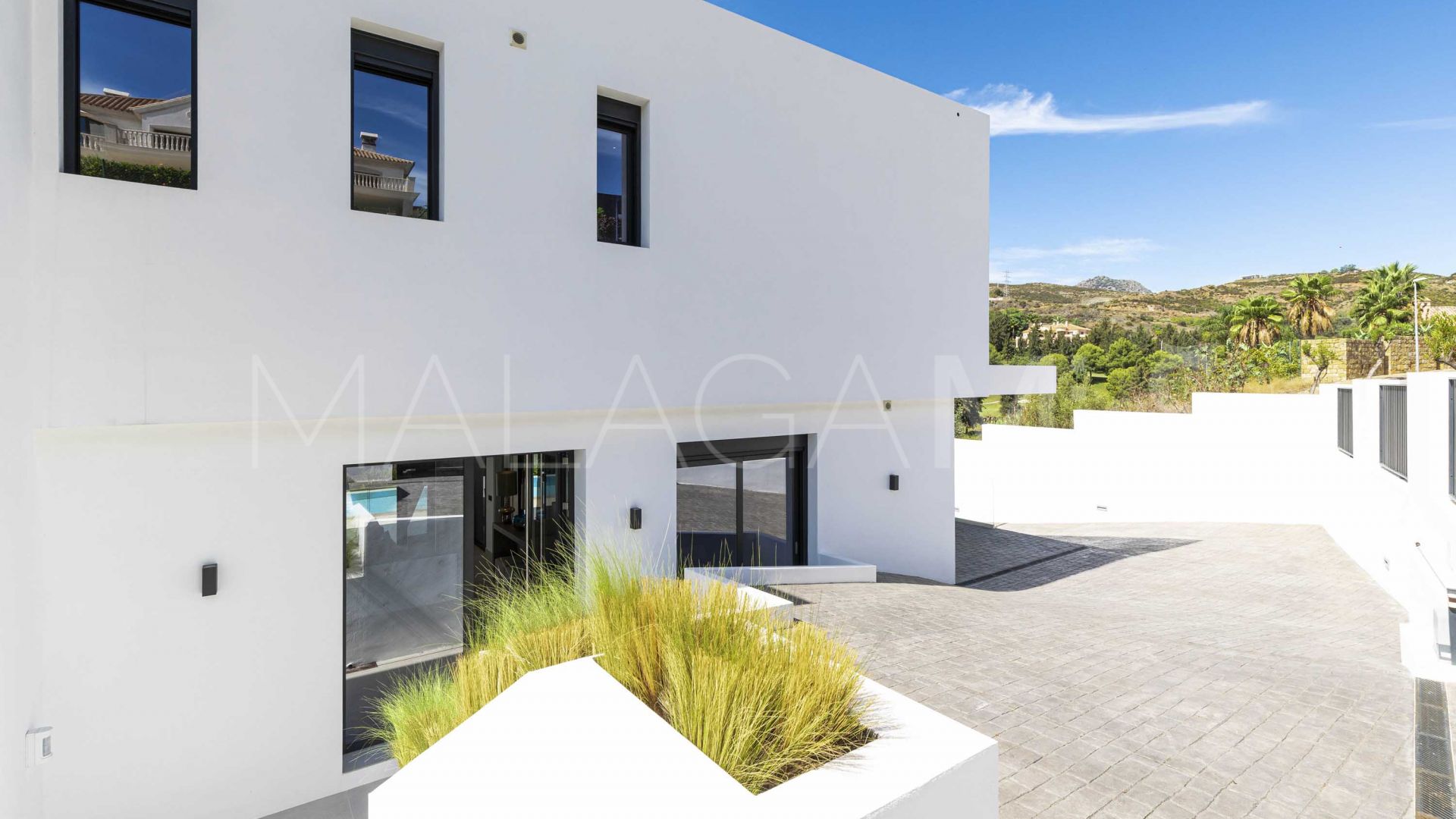 Buy villa in La Alqueria with 5 bedrooms