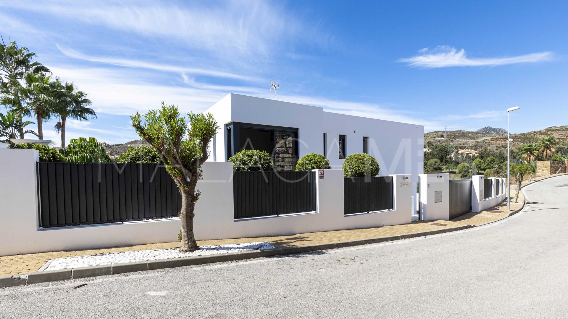 Buy villa in La Alqueria with 5 bedrooms