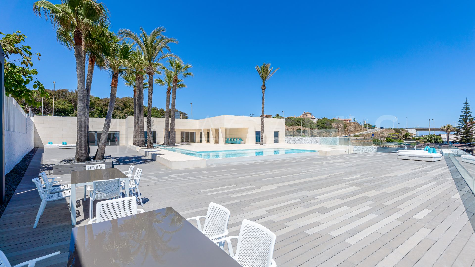 Buy villa in Cala de Mijas