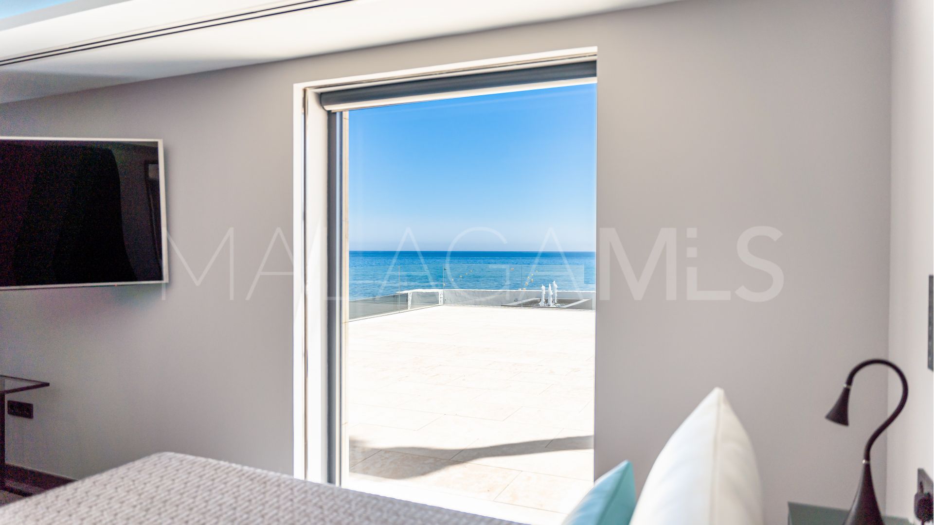 Buy villa in Cala de Mijas