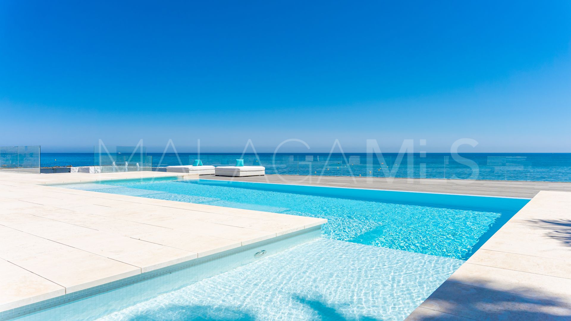 Buy villa in Cala de Mijas