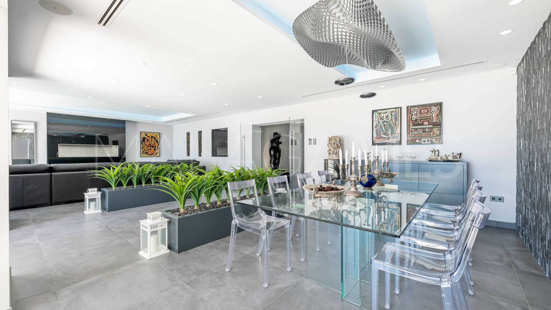 Buy villa in Cala de Mijas