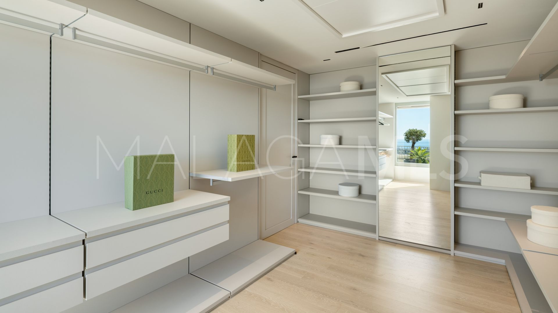 Villa for sale in Monte Halcones with 7 bedrooms