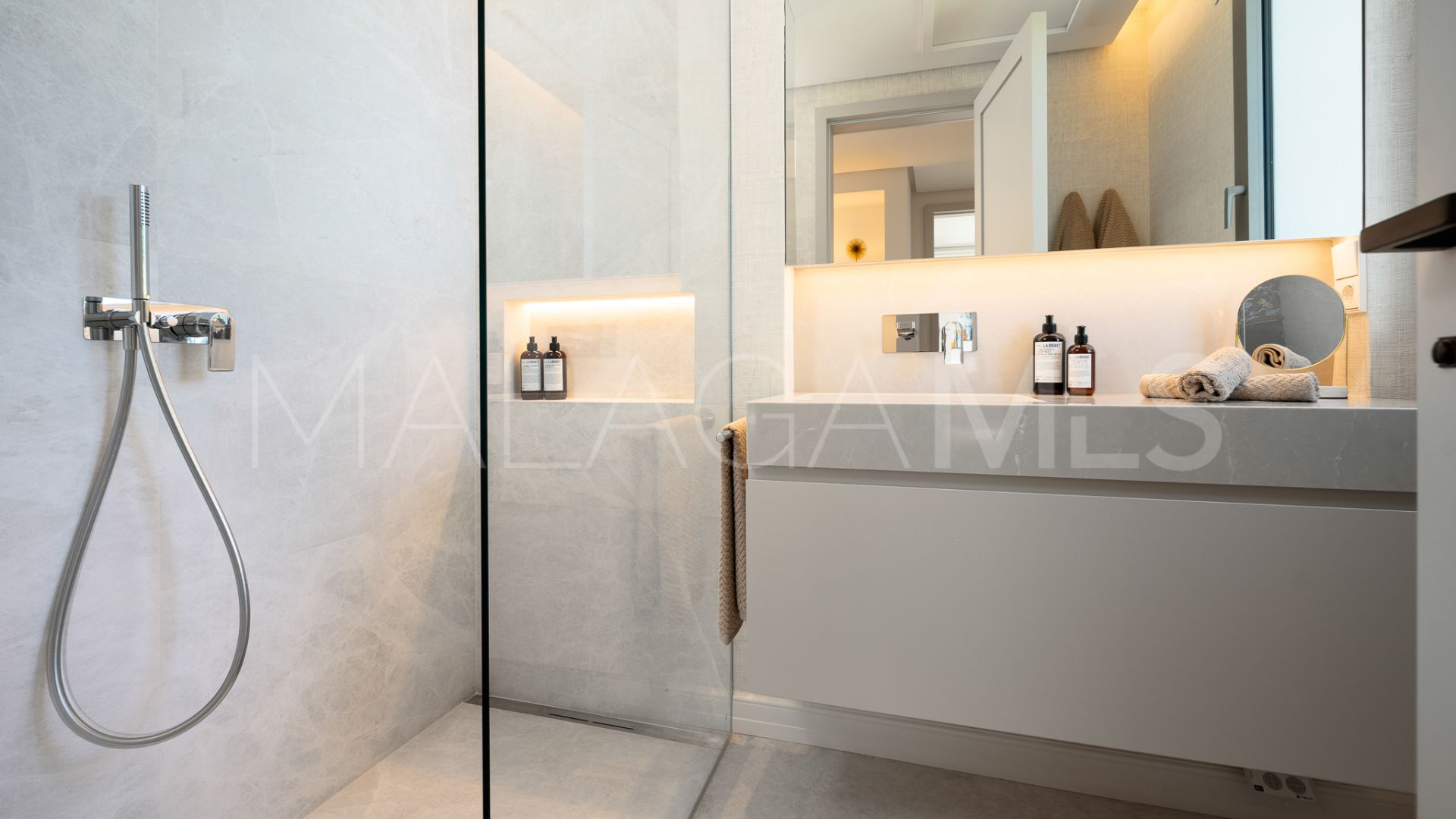 Villa for sale in Monte Halcones