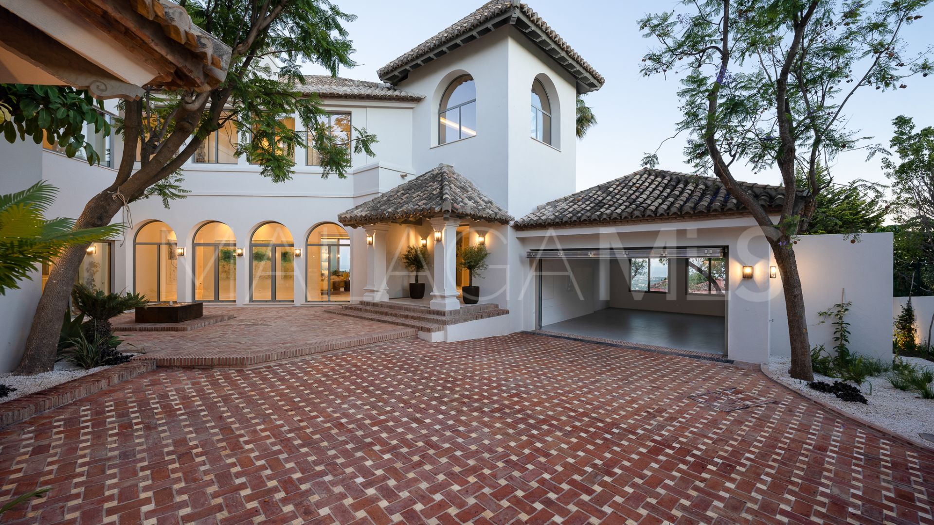 Villa for sale in Monte Halcones