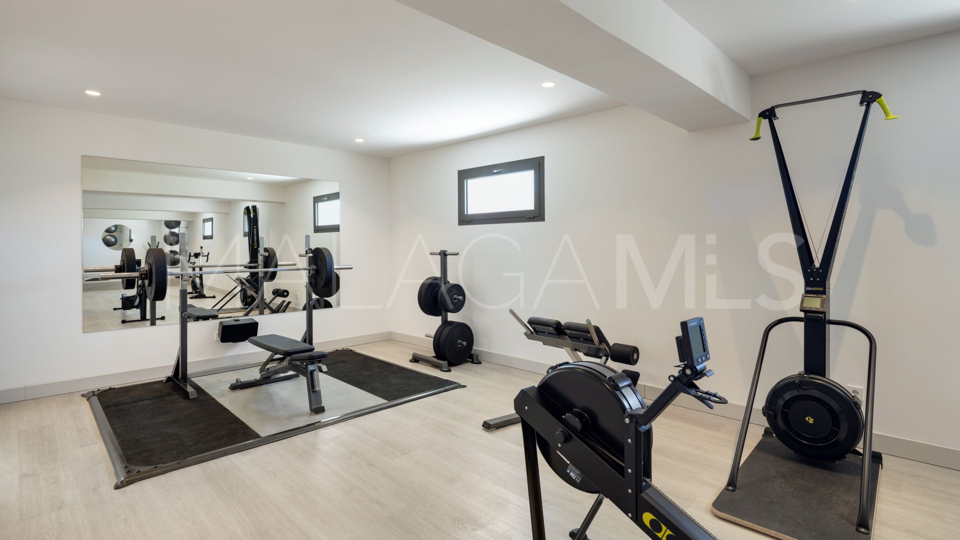 Villa for sale in Monte Halcones with 7 bedrooms