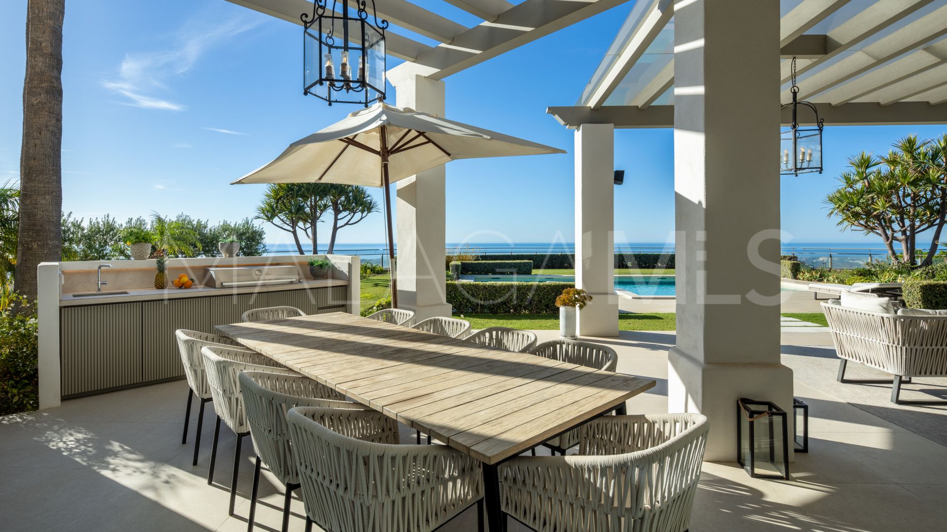 Villa for sale in Monte Halcones with 7 bedrooms