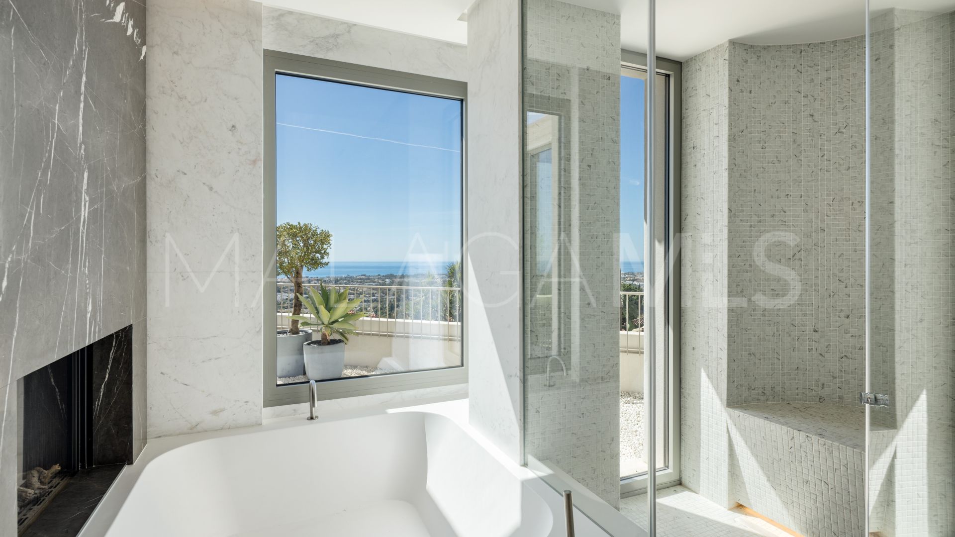 Villa for sale in Monte Halcones with 7 bedrooms