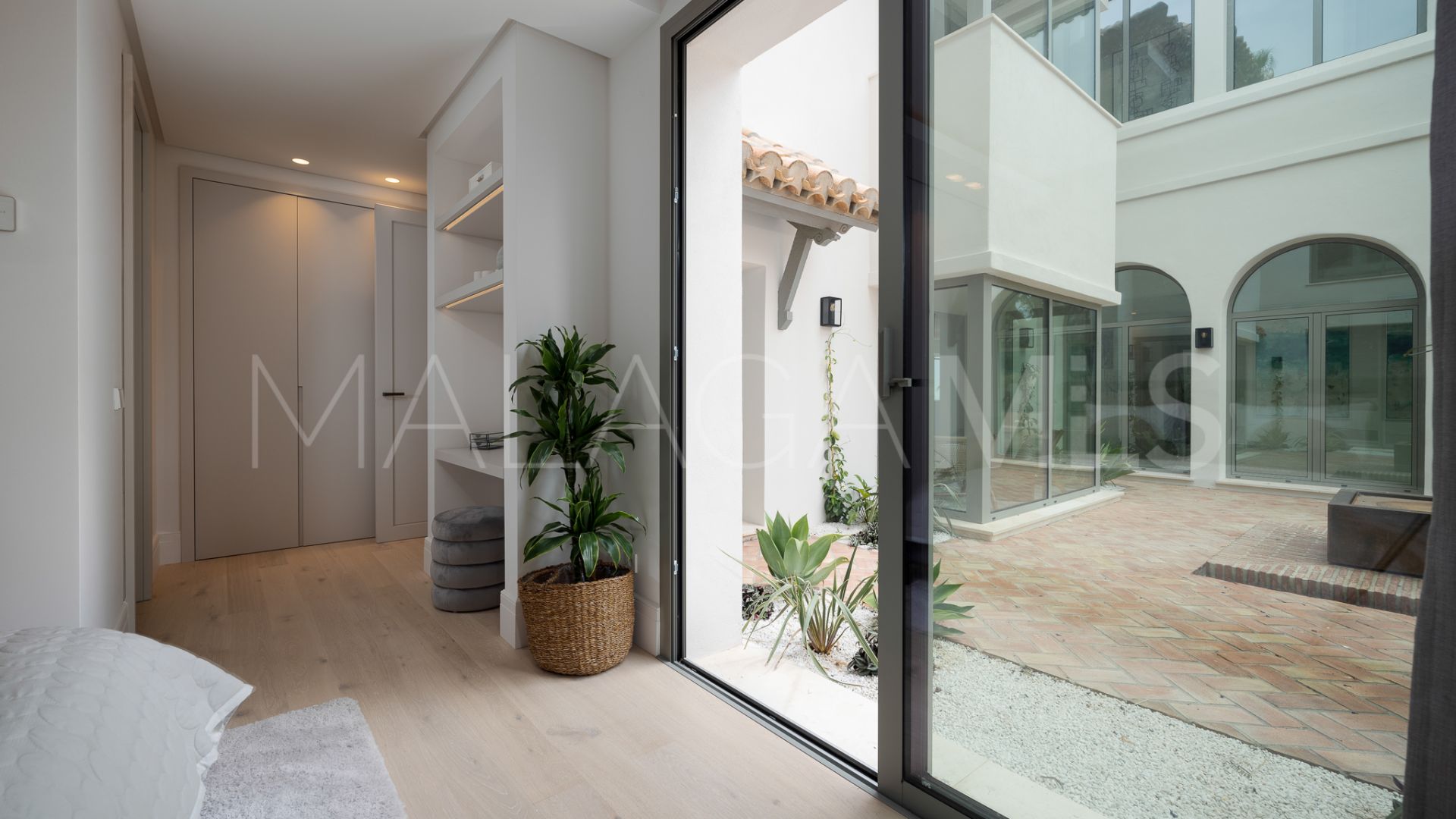 Villa for sale in Monte Halcones