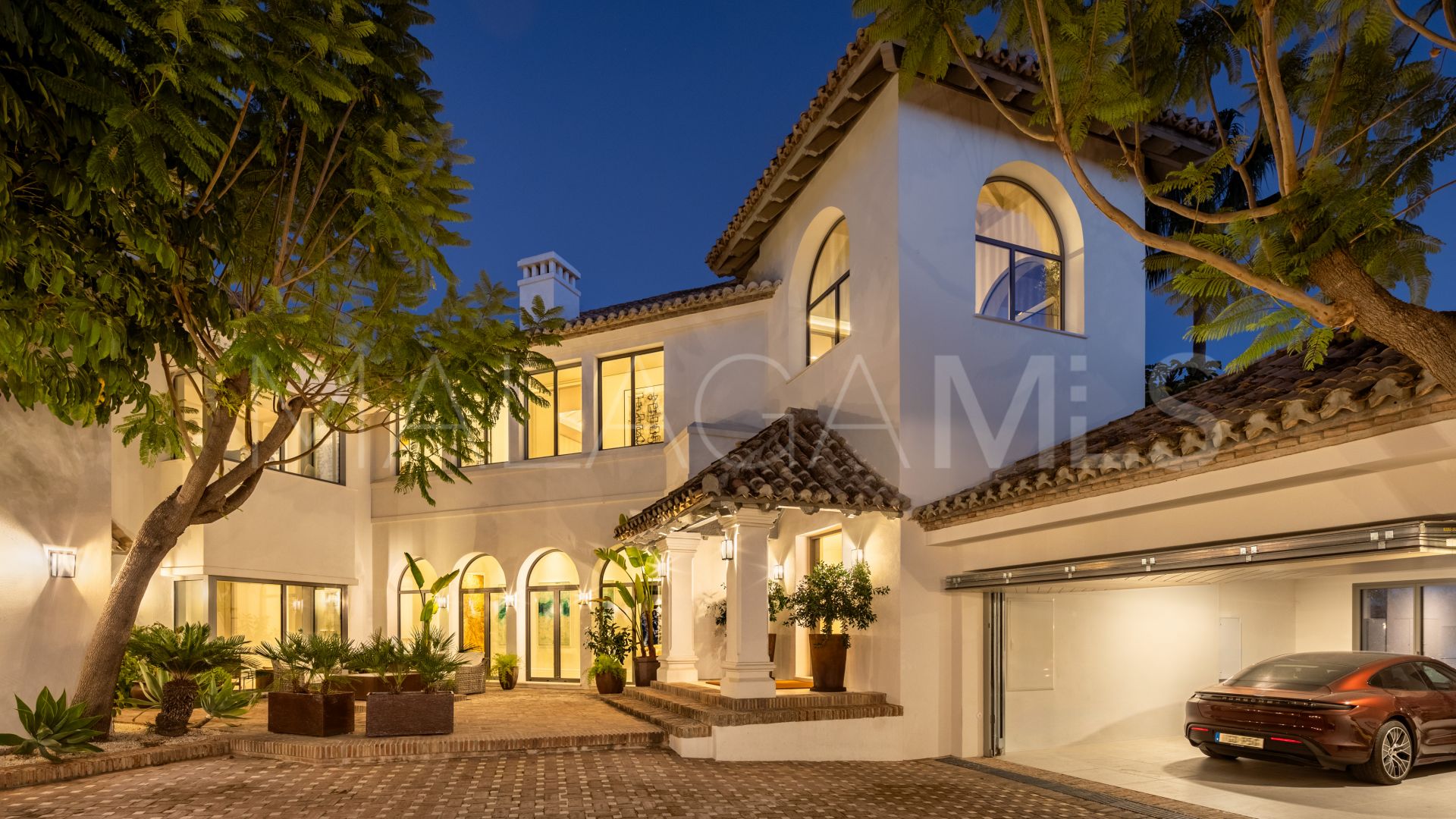 Villa for sale in Monte Halcones with 7 bedrooms