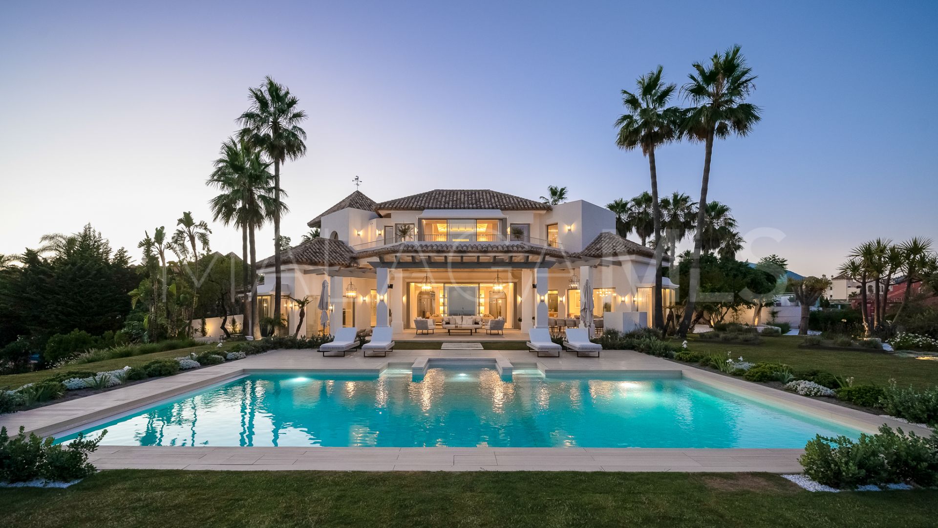 Villa for sale in Monte Halcones