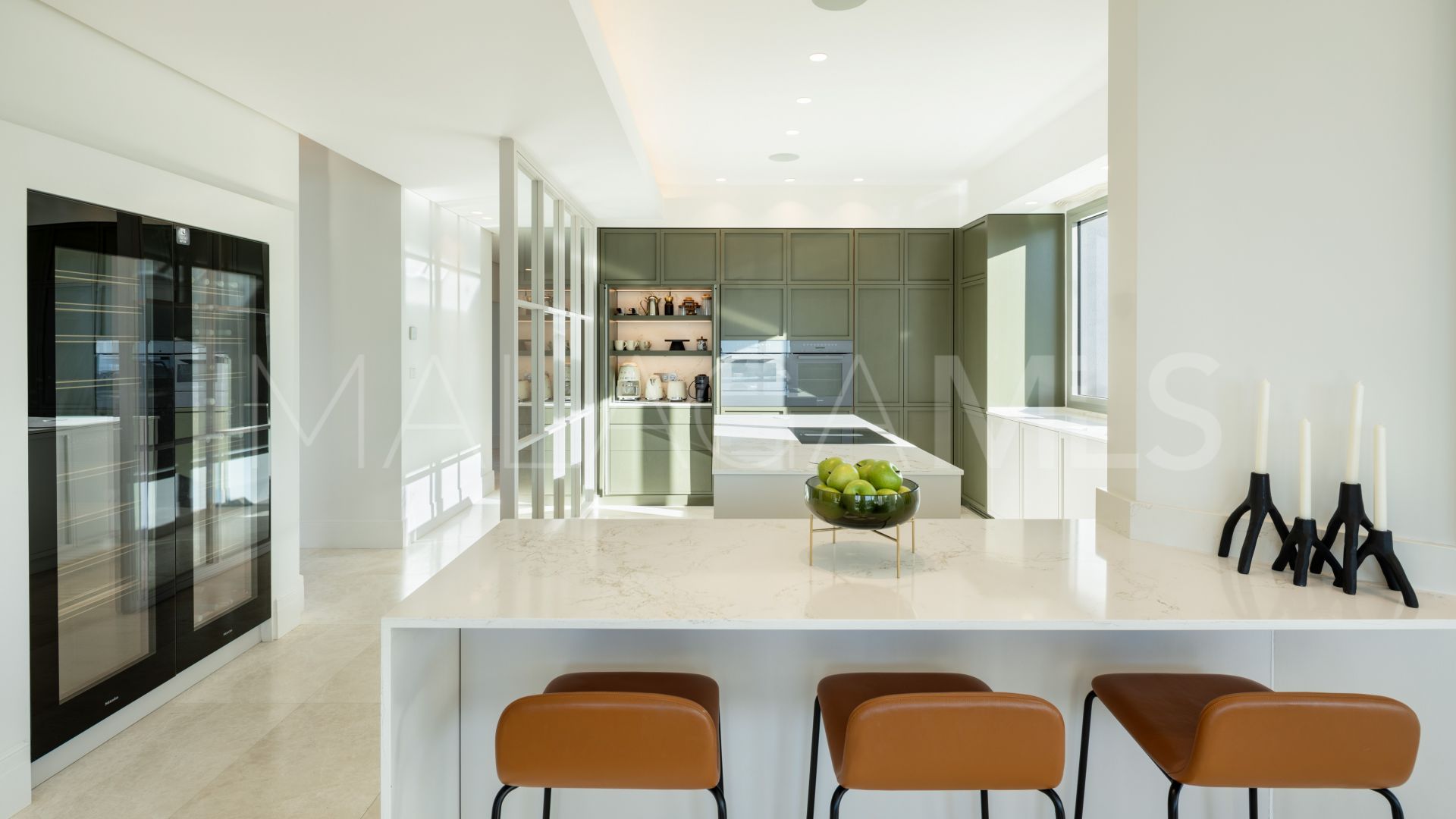 Villa for sale in Monte Halcones with 7 bedrooms