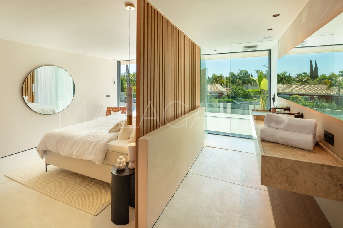Villa for sale in Nueva Andalucia