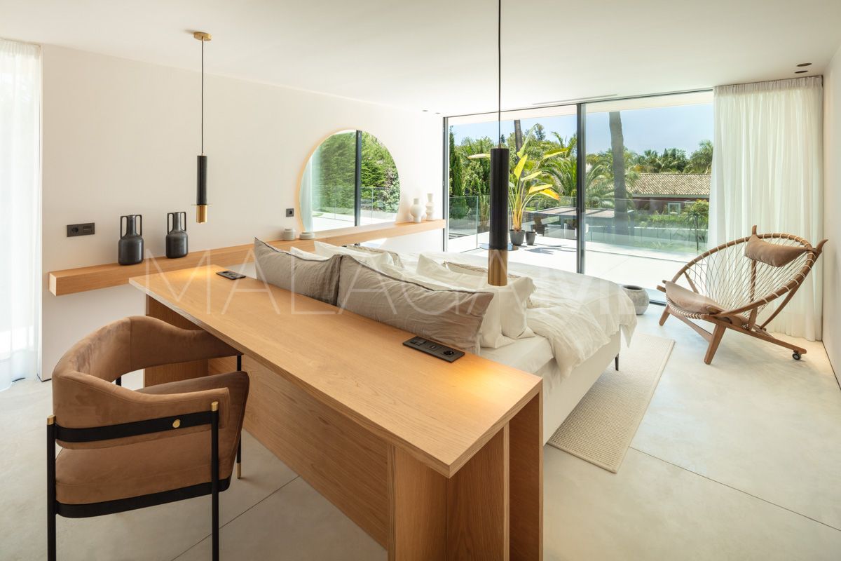 Villa for sale in Nueva Andalucia