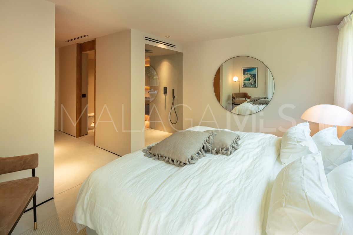 Villa for sale in Nueva Andalucia