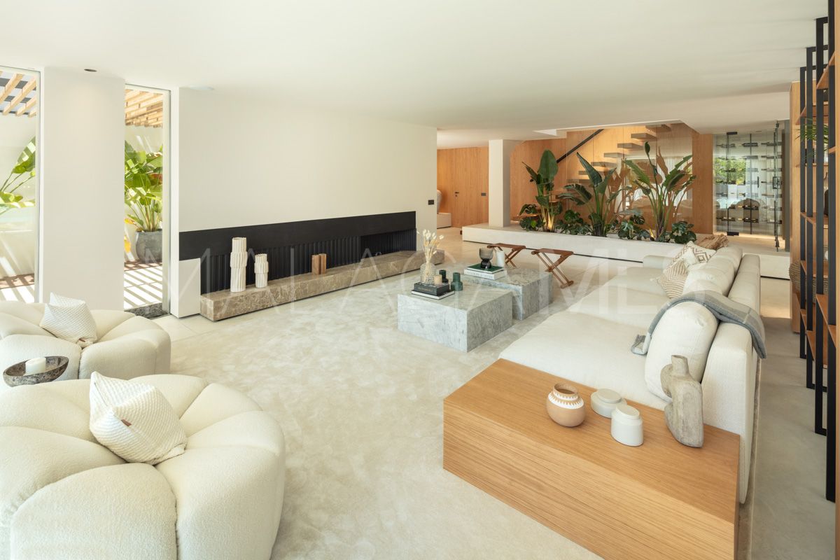 Villa for sale in Nueva Andalucia