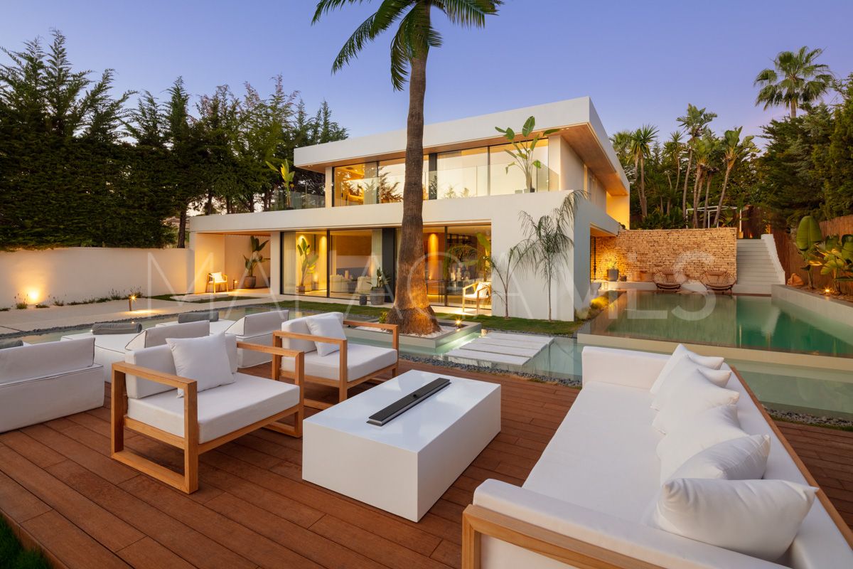 Villa for sale in Nueva Andalucia