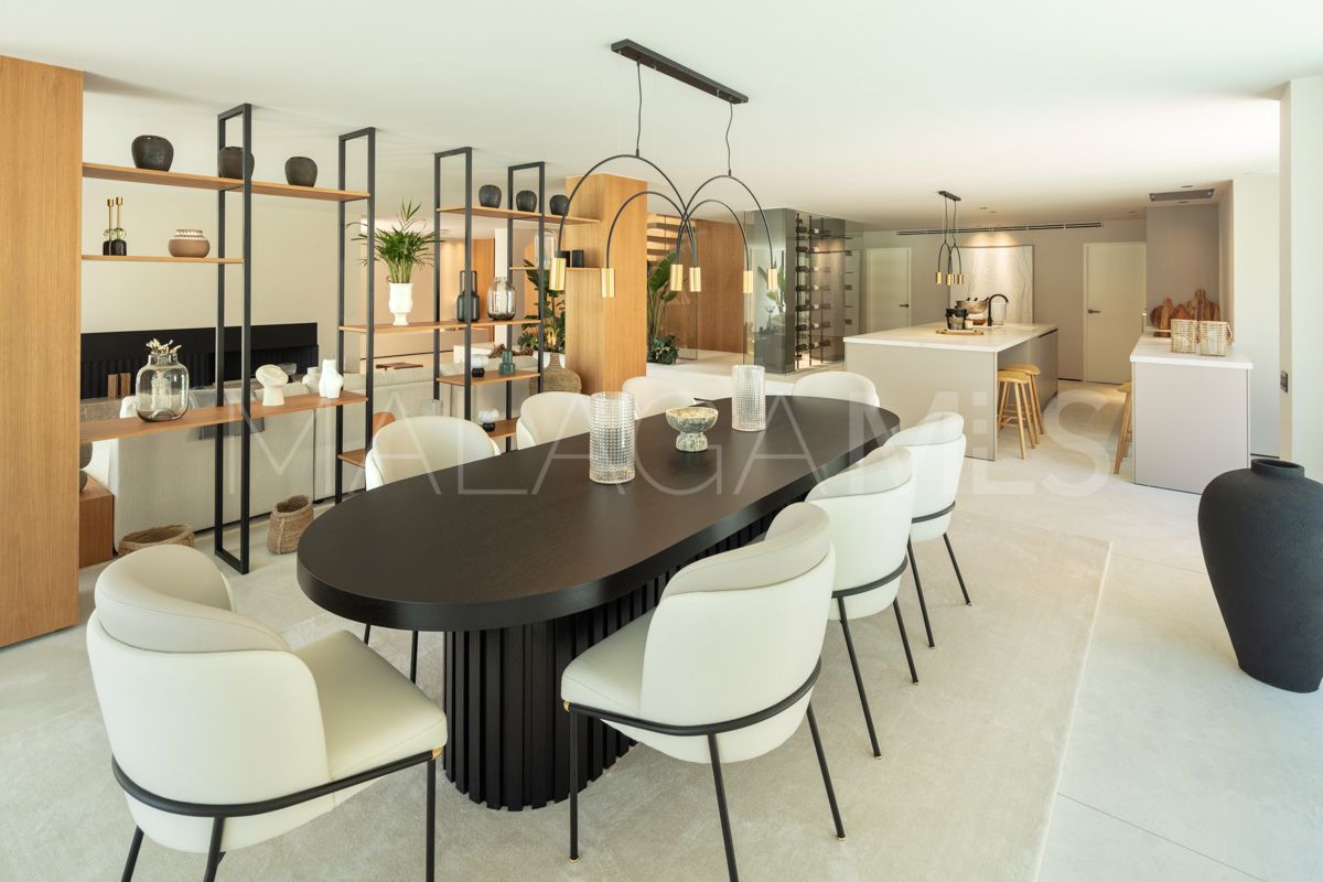 Villa for sale in Nueva Andalucia