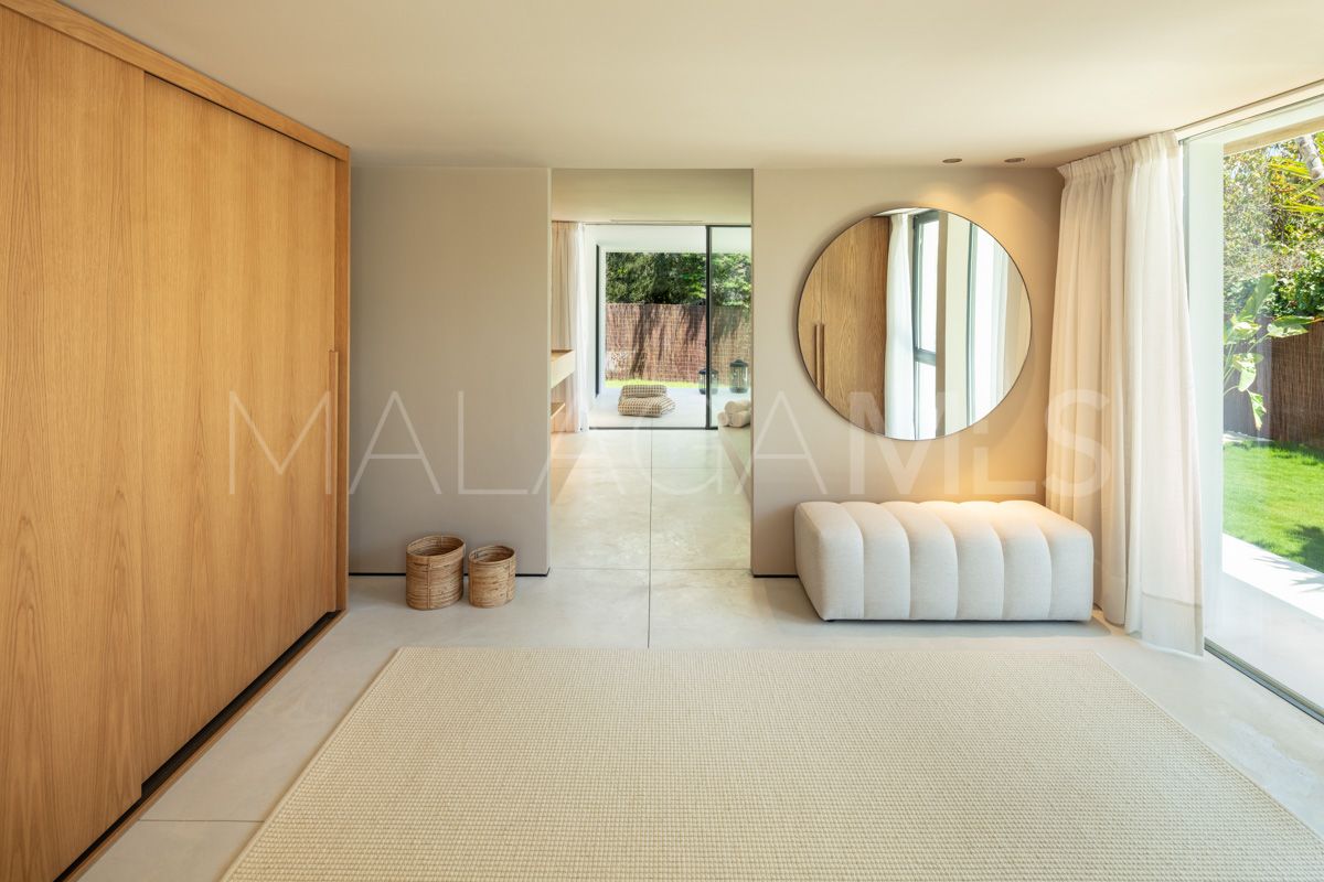 Villa for sale in Nueva Andalucia