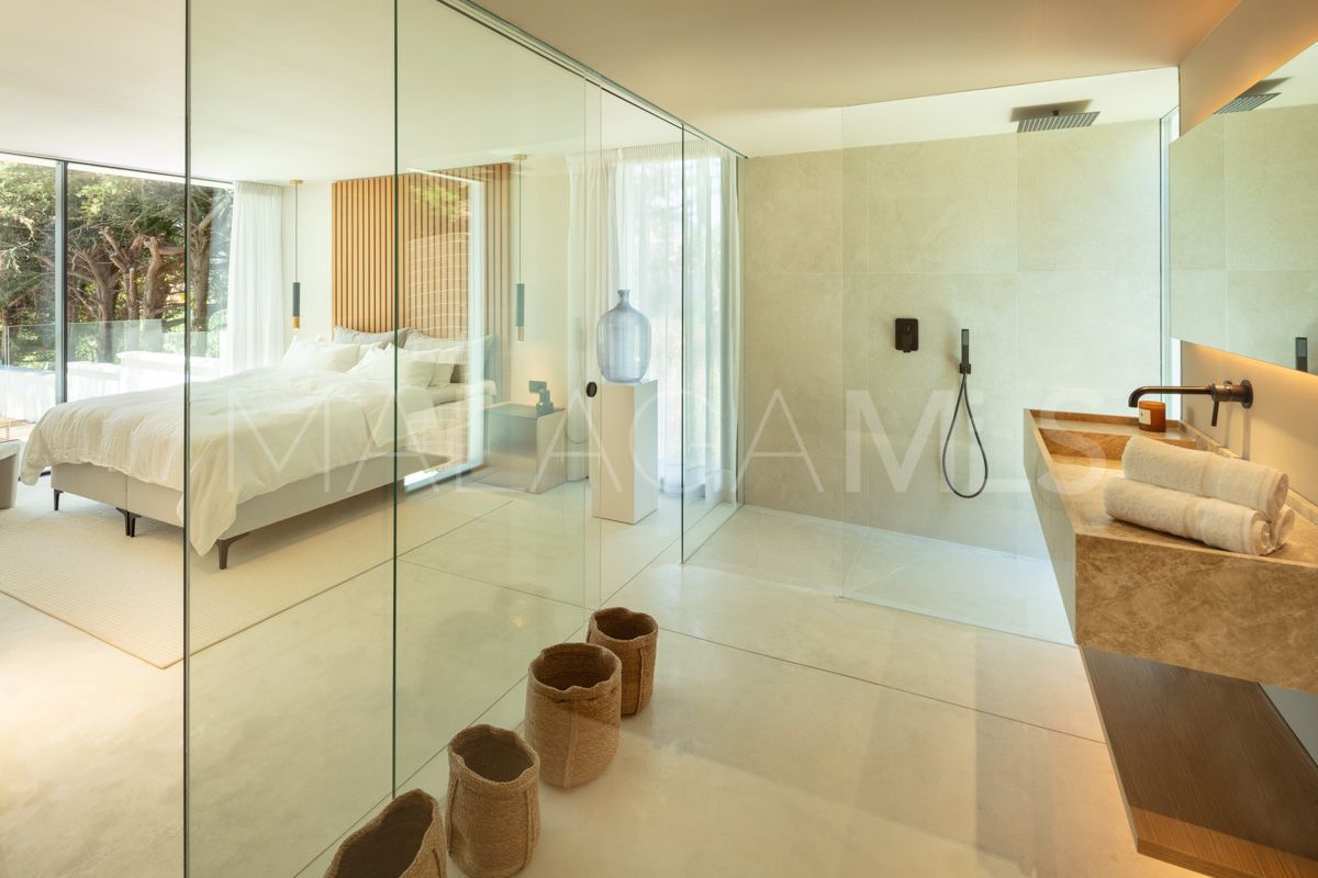 Villa for sale in Nueva Andalucia
