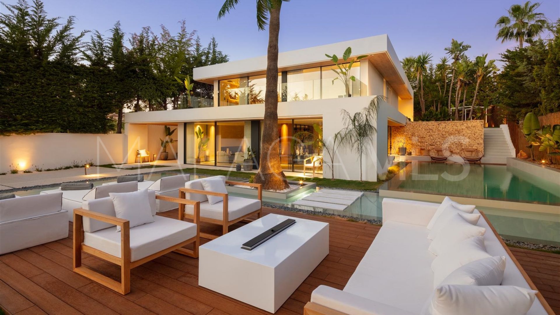 Villa for sale in Nueva Andalucia