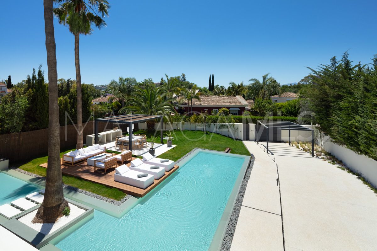 Villa for sale in Nueva Andalucia