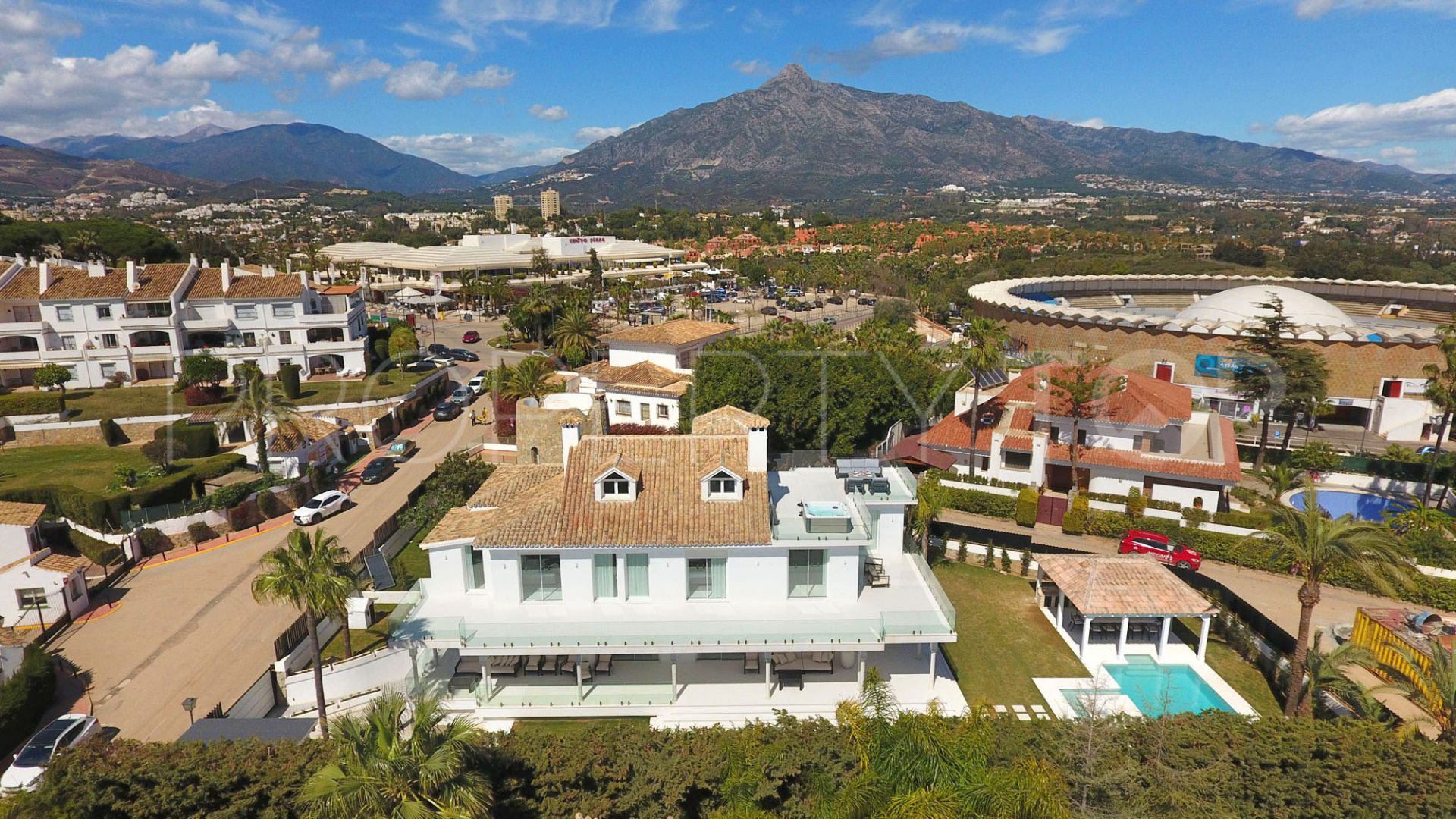 Villa for sale in La Pera with 8 bedrooms