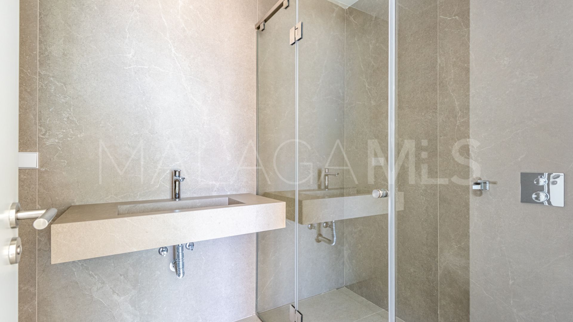 Villa for sale in La Finca de Jasmine