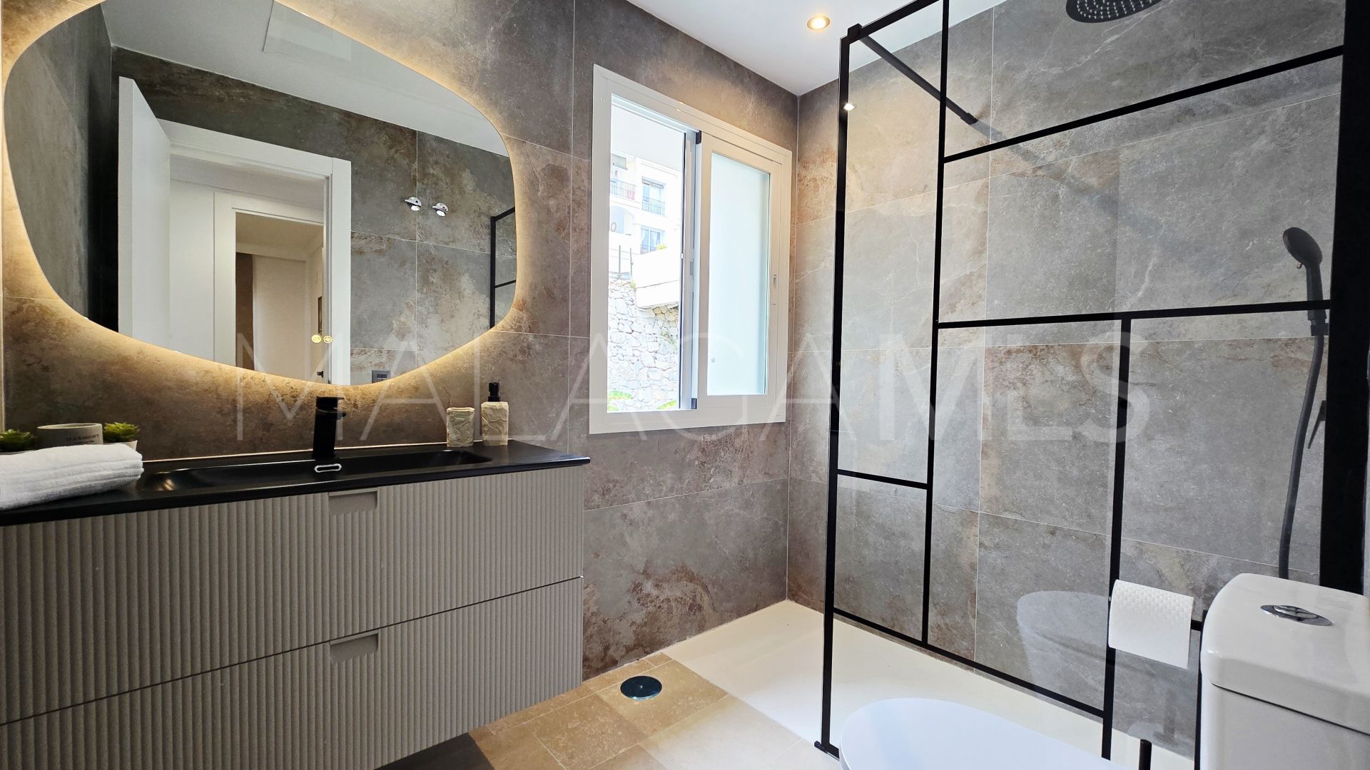 Buy apartment with 3 bedrooms in La Quinta