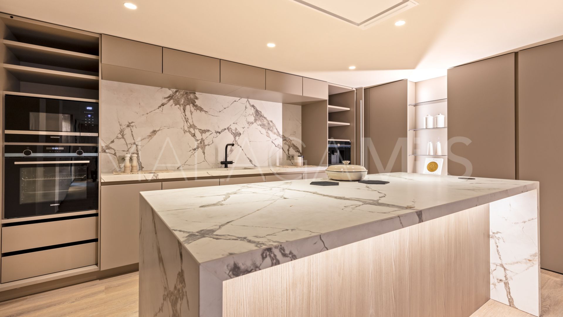 Wohnung for sale in Marbella - Puerto Banus