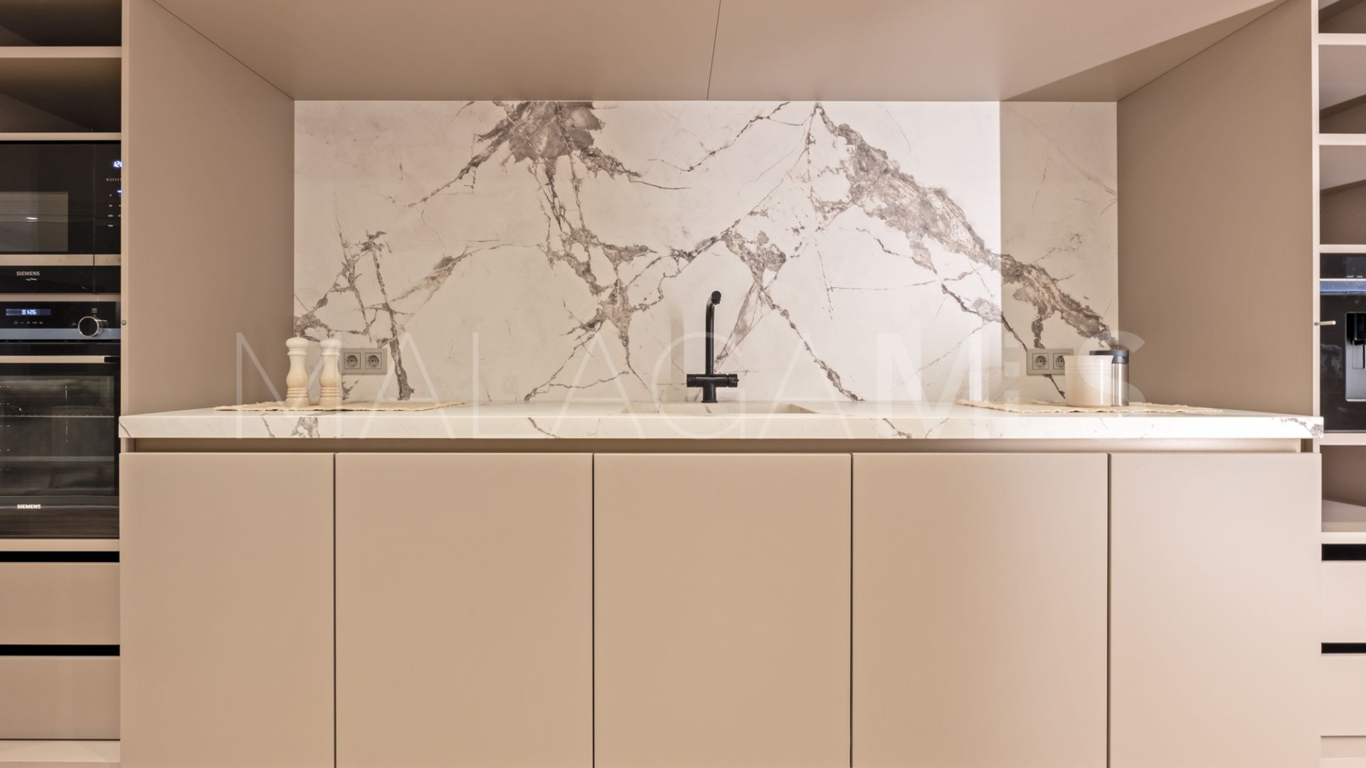 Wohnung for sale in Marbella - Puerto Banus