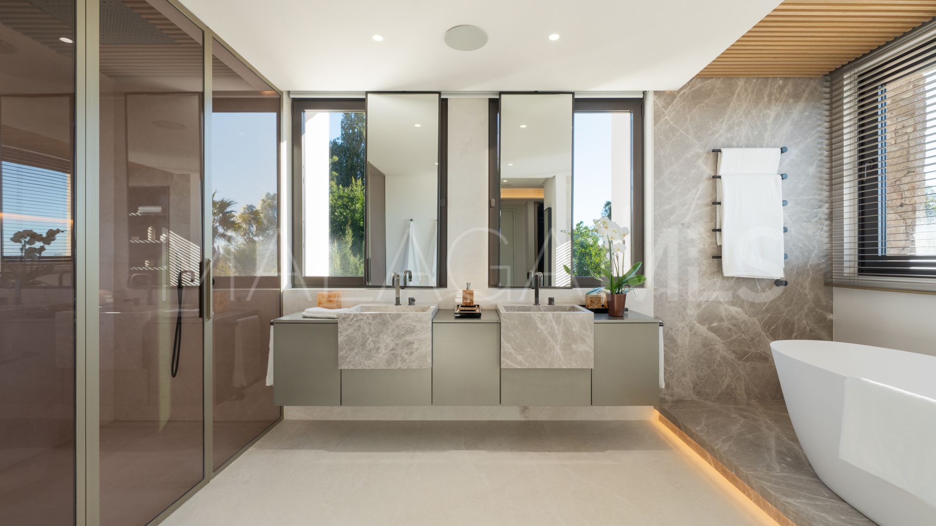 Villa for sale in Marbella Hill Club with 5 bedrooms