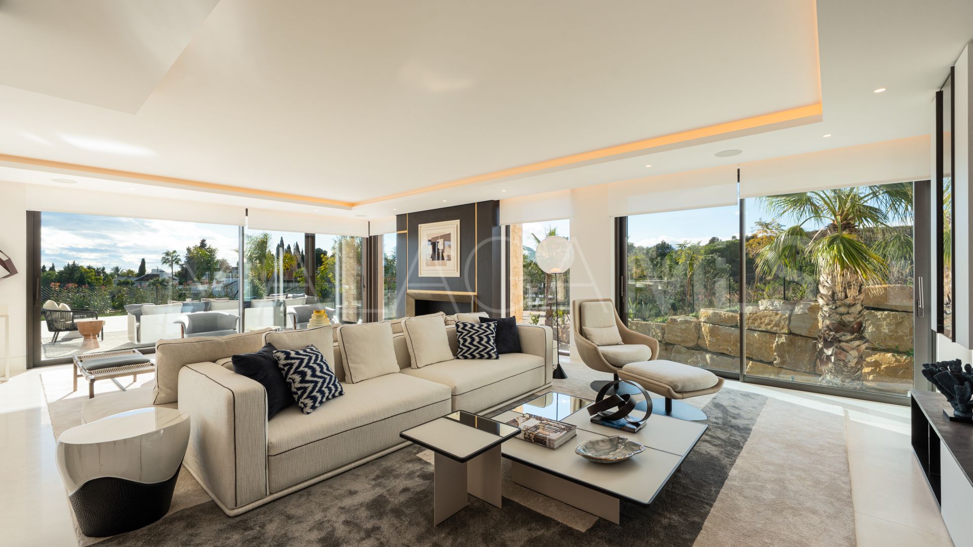 Villa for sale in Marbella Hill Club with 5 bedrooms