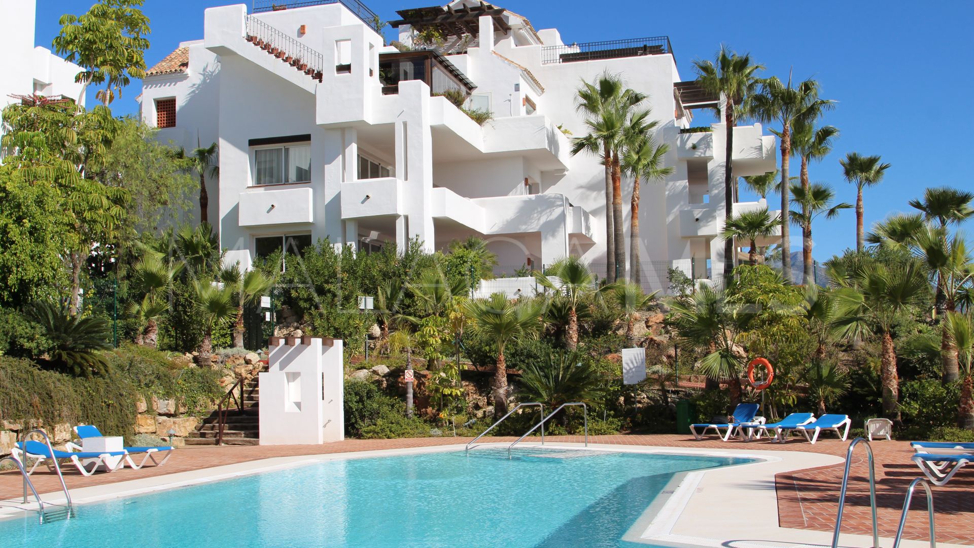 Takvåning for sale in Lomas del Marqués