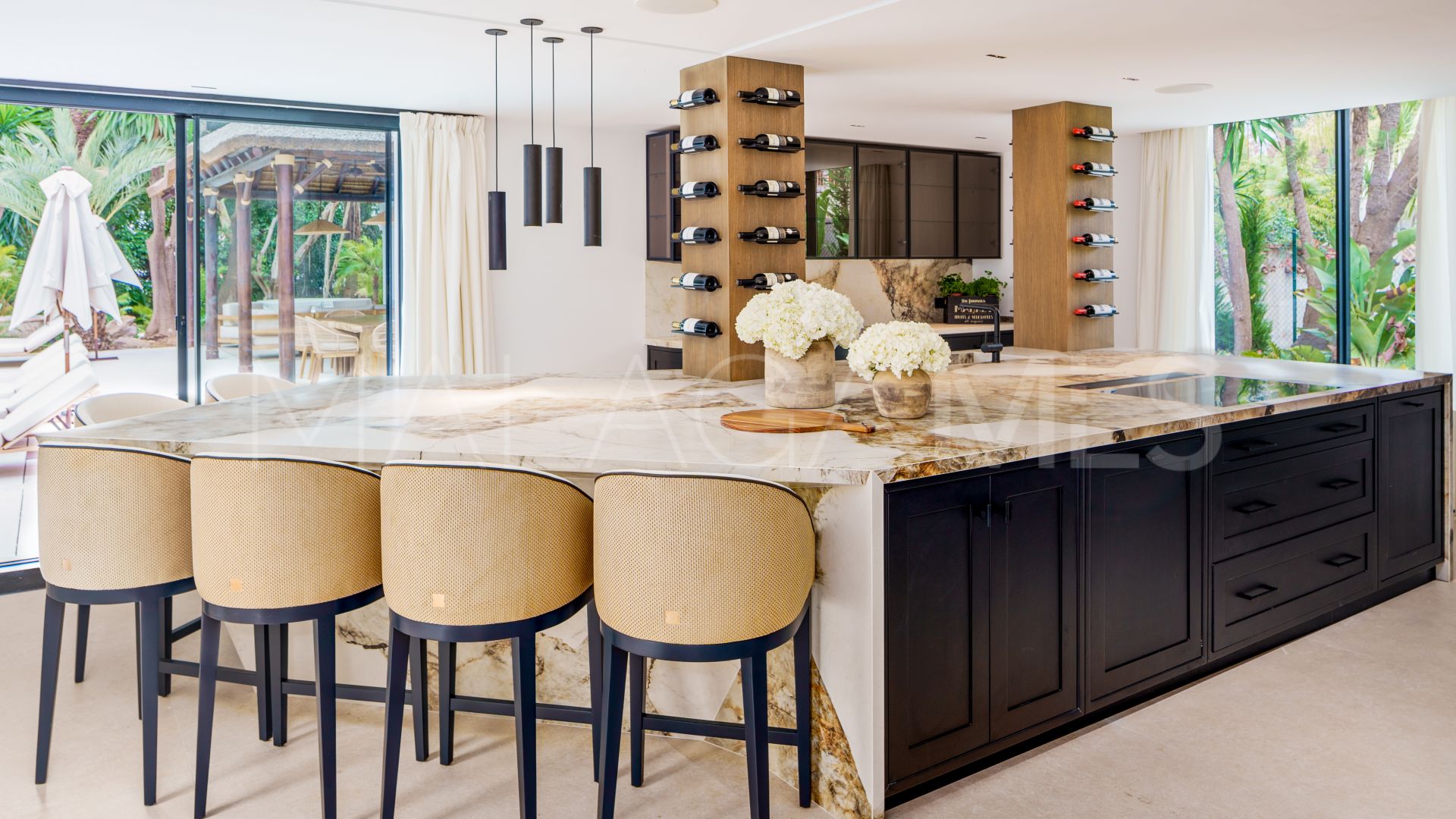 Villa for sale in Las Brisas