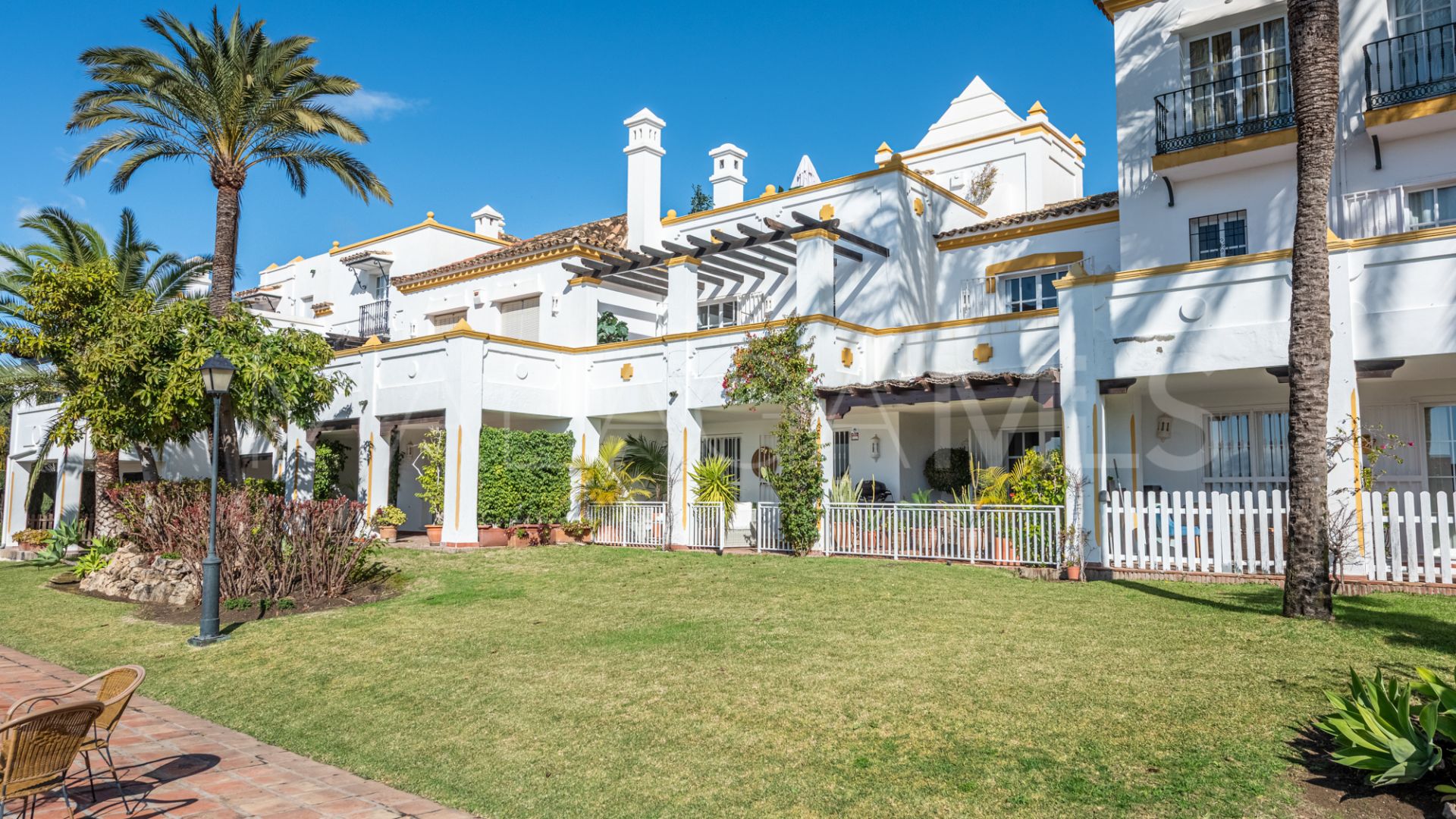 Adosado with 4 bedrooms a la venta in Coto de La Serena
