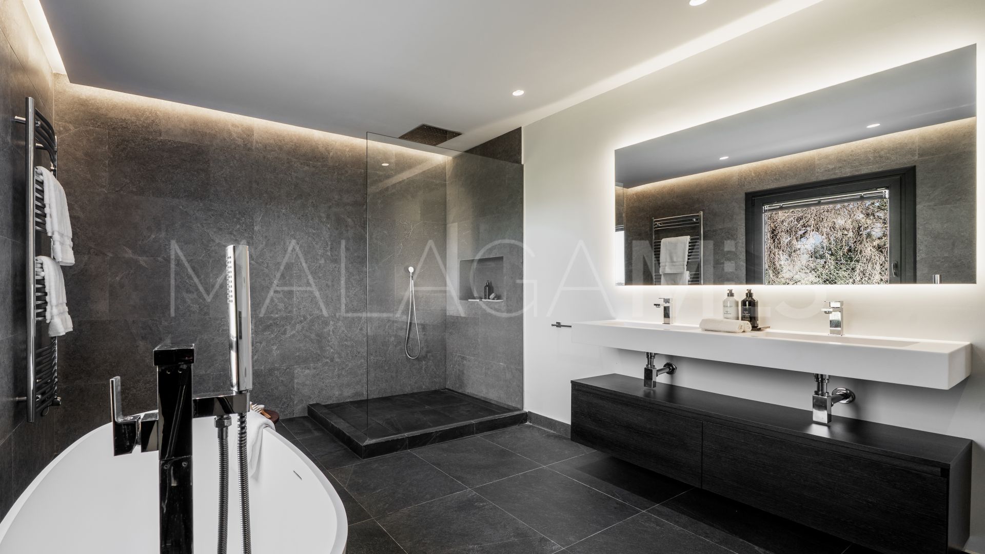 5 bedrooms Selwo villa for sale