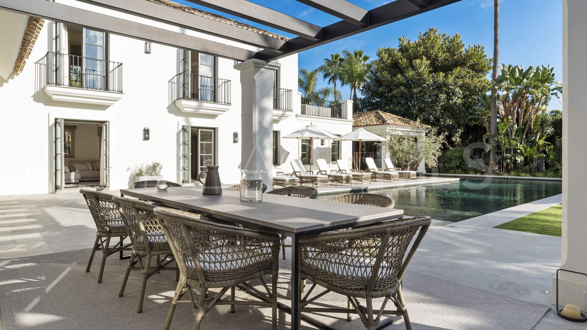 Villa for sale in Nueva Andalucia