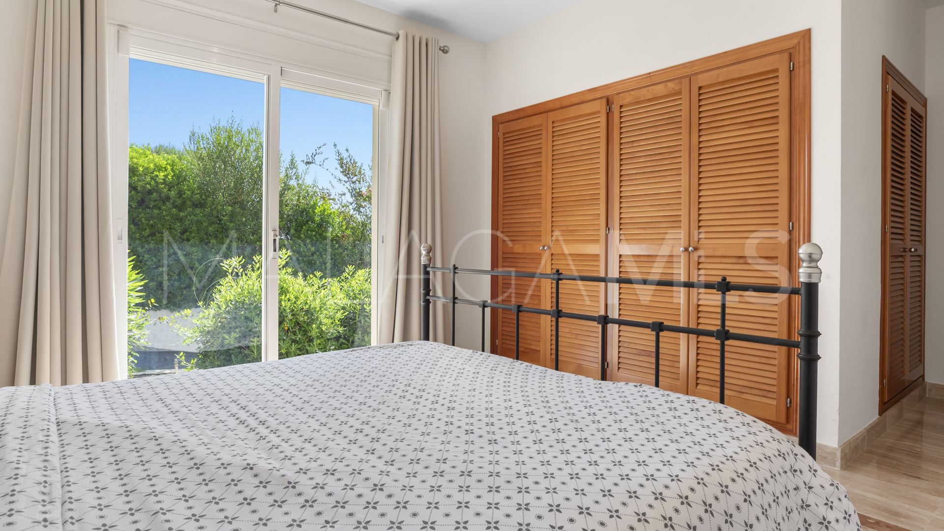 Villa for sale in Puerto del Almendro
