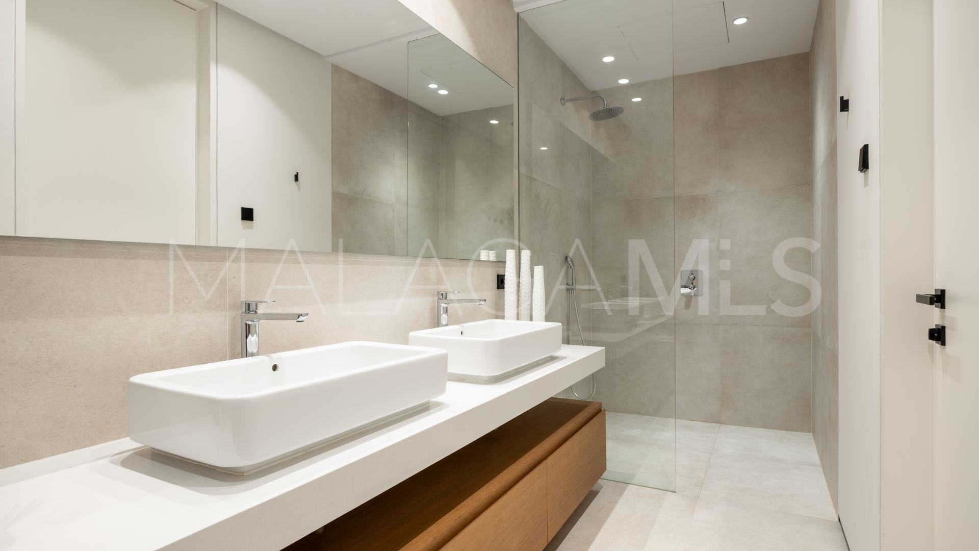 El Madroñal 7 bedrooms villa for sale