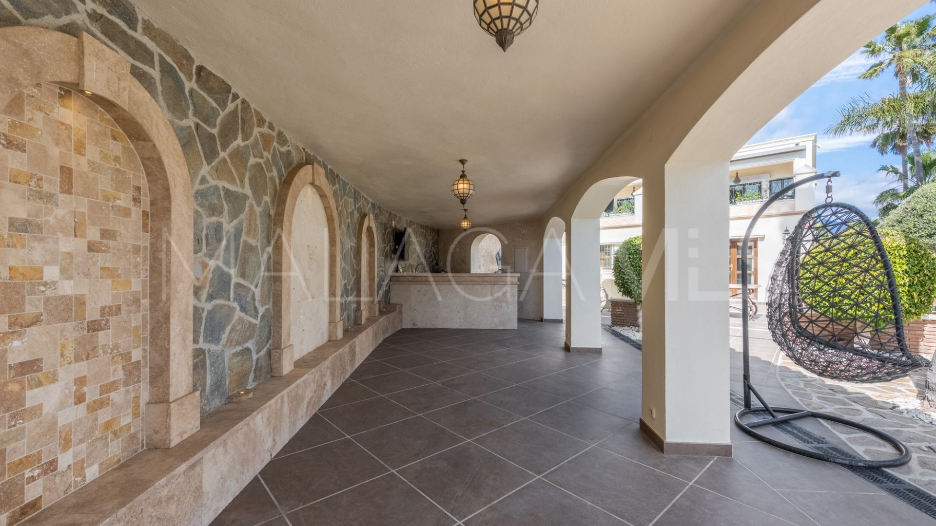 Villa for sale in New Golden Mile