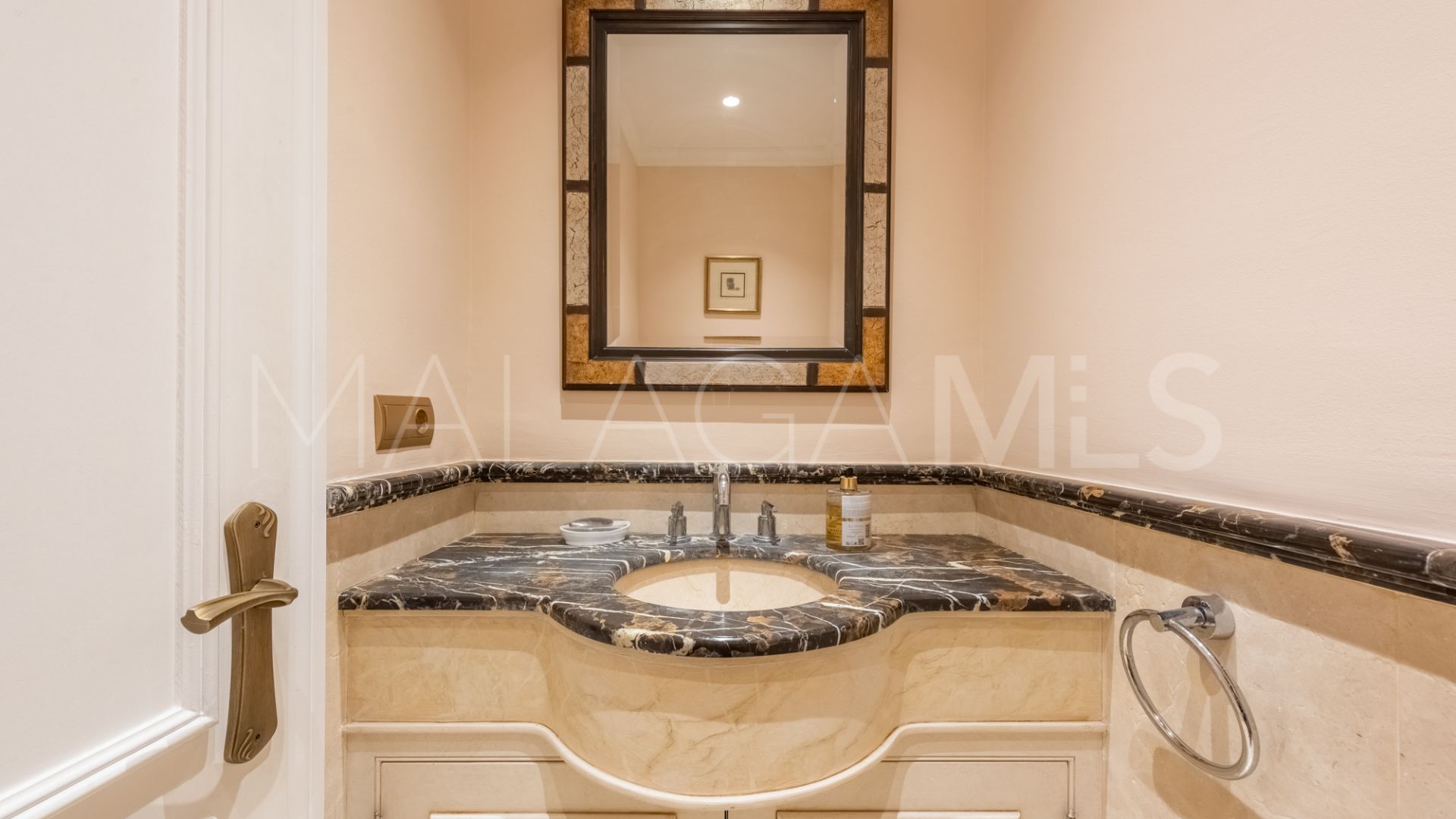 Villa for sale in New Golden Mile