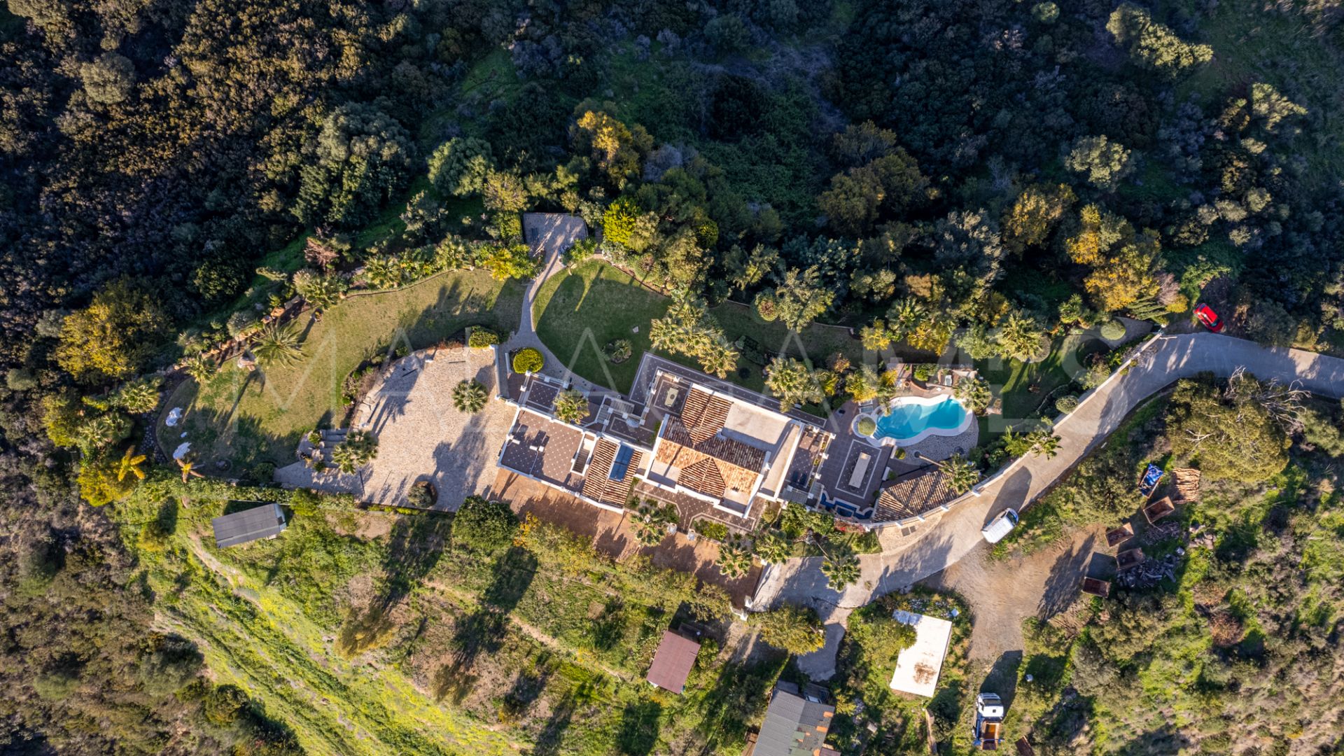 Villa for sale in New Golden Mile