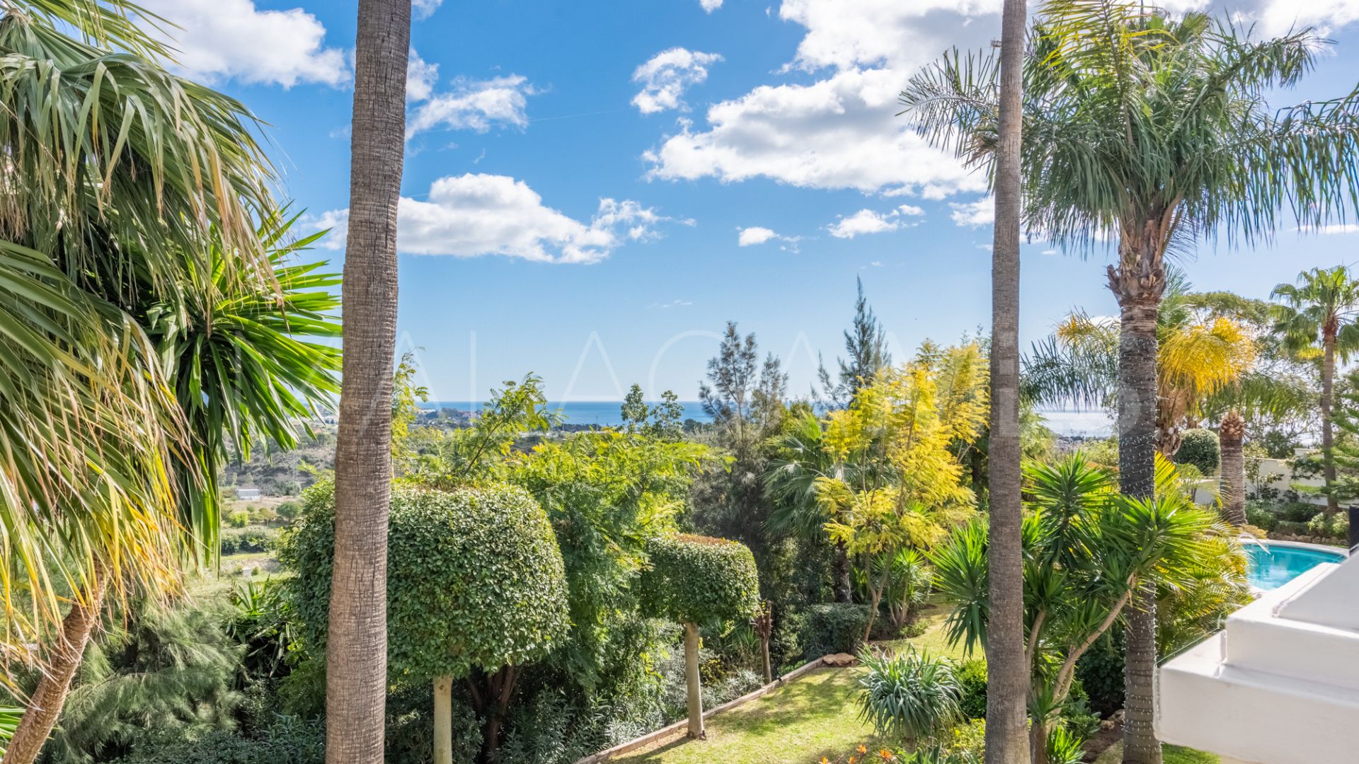 Villa for sale in New Golden Mile