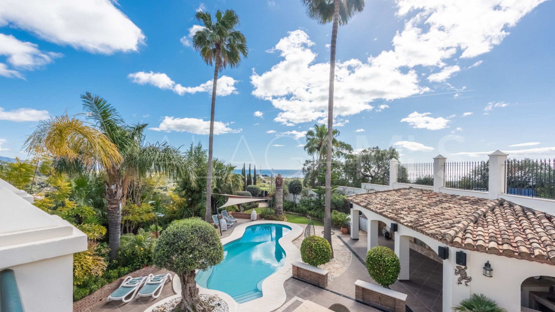 Villa for sale in New Golden Mile